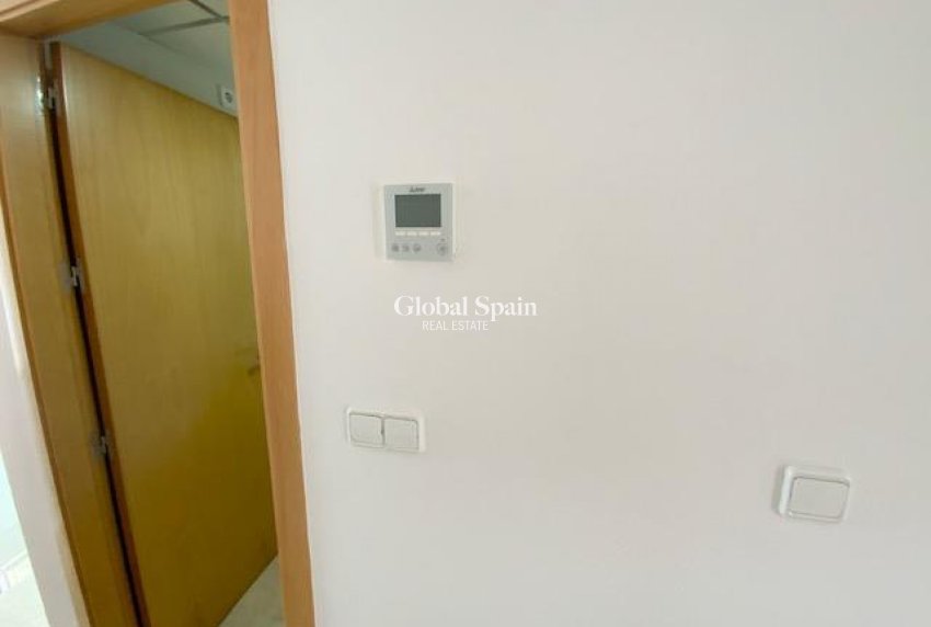 Resale - VILLA -
ROLDÁN - Inland