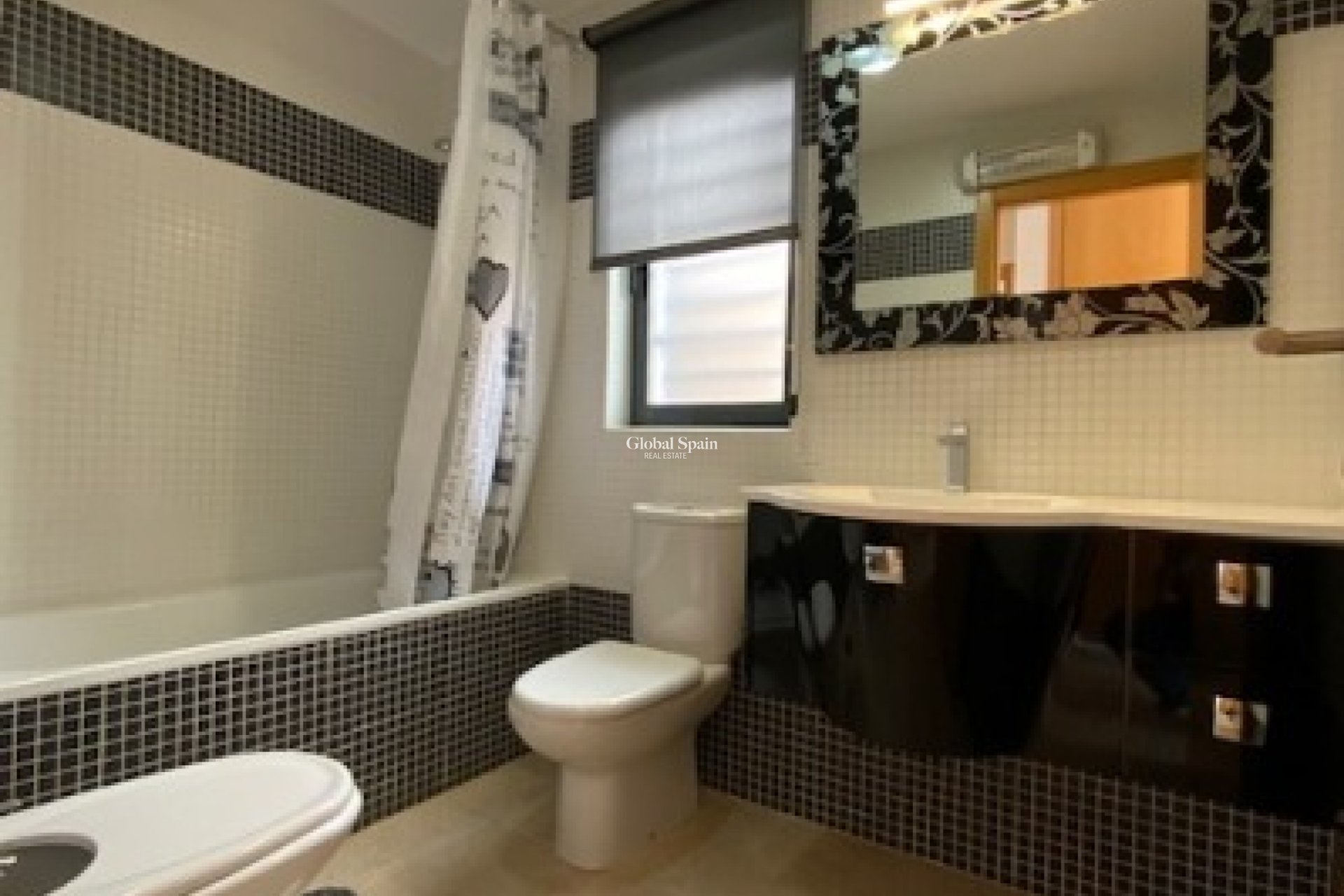 Resale - VILLA -
ROLDÁN - Inland