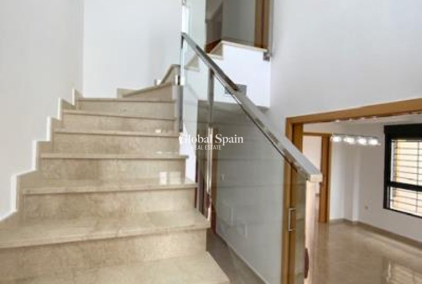 Resale - VILLA -
ROLDÁN - Inland