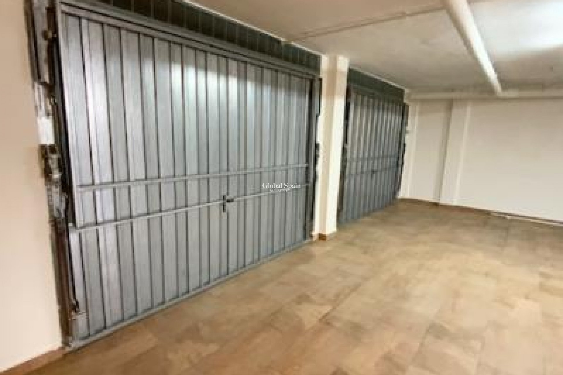 Resale - VILLA -
ROLDÁN - Inland