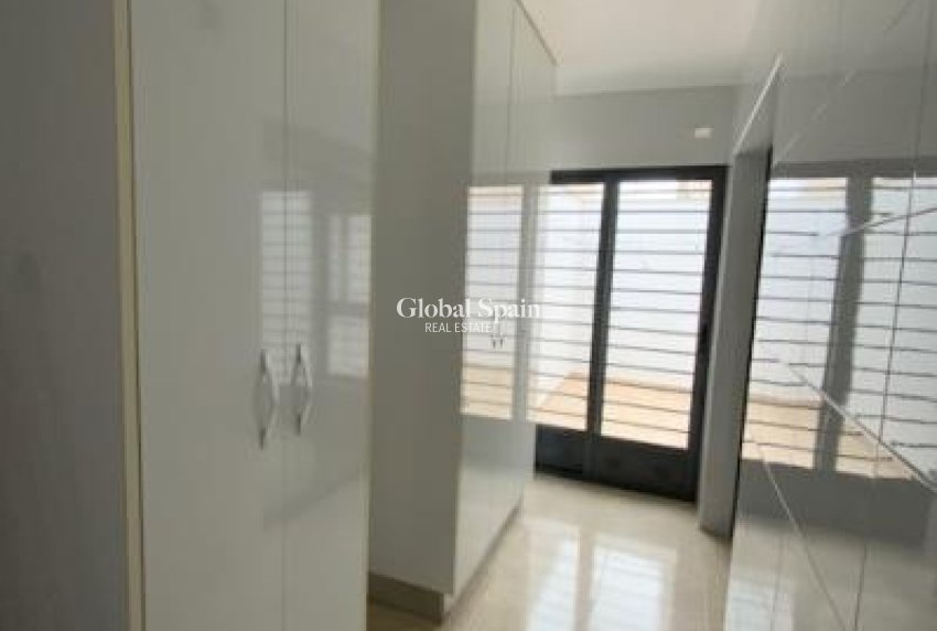 Resale - VILLA -
ROLDÁN - Inland