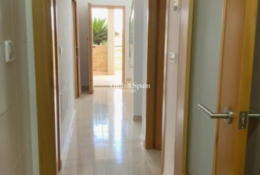 Resale - VILLA -
ROLDÁN - Inland