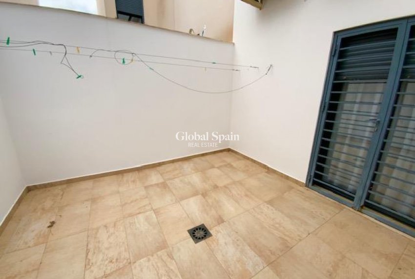 Resale - VILLA -
ROLDÁN - Inland