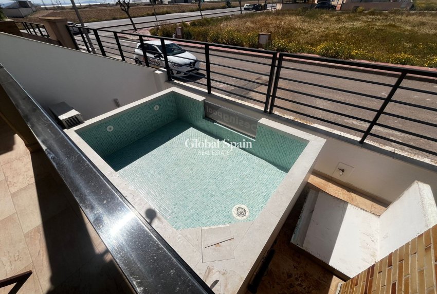 Resale - VILLA -
ROLDÁN - Inland