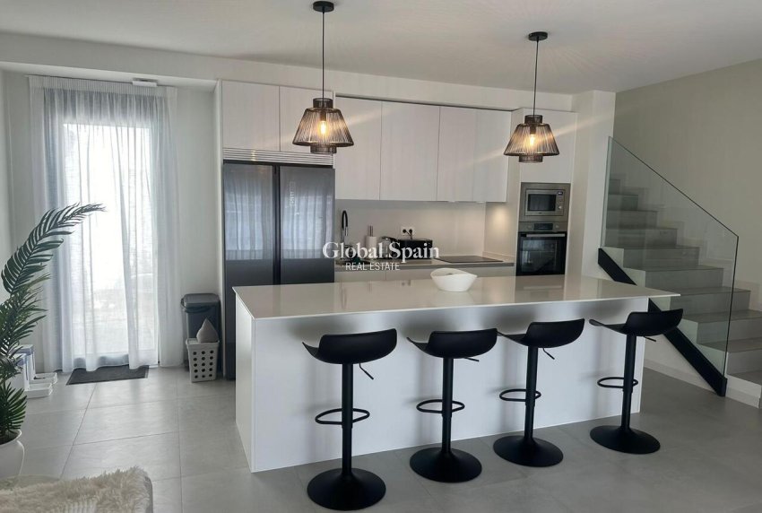 Resale - VILLA -
ROLDÁN - Inland