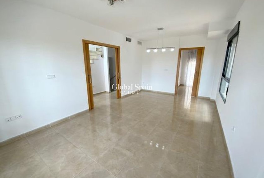 Resale - VILLA -
ROLDÁN - Inland