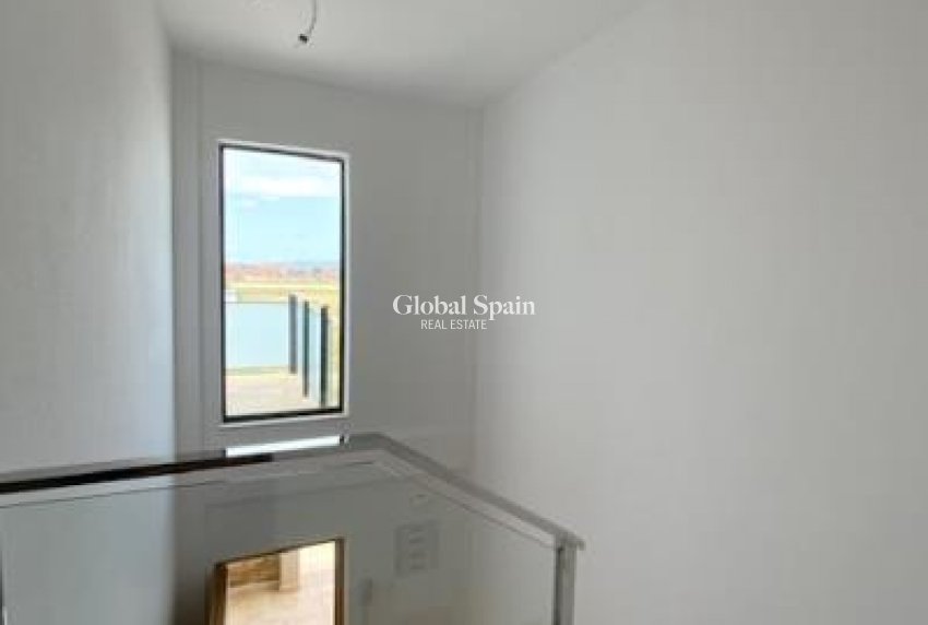 Resale - VILLA -
ROLDÁN - Inland