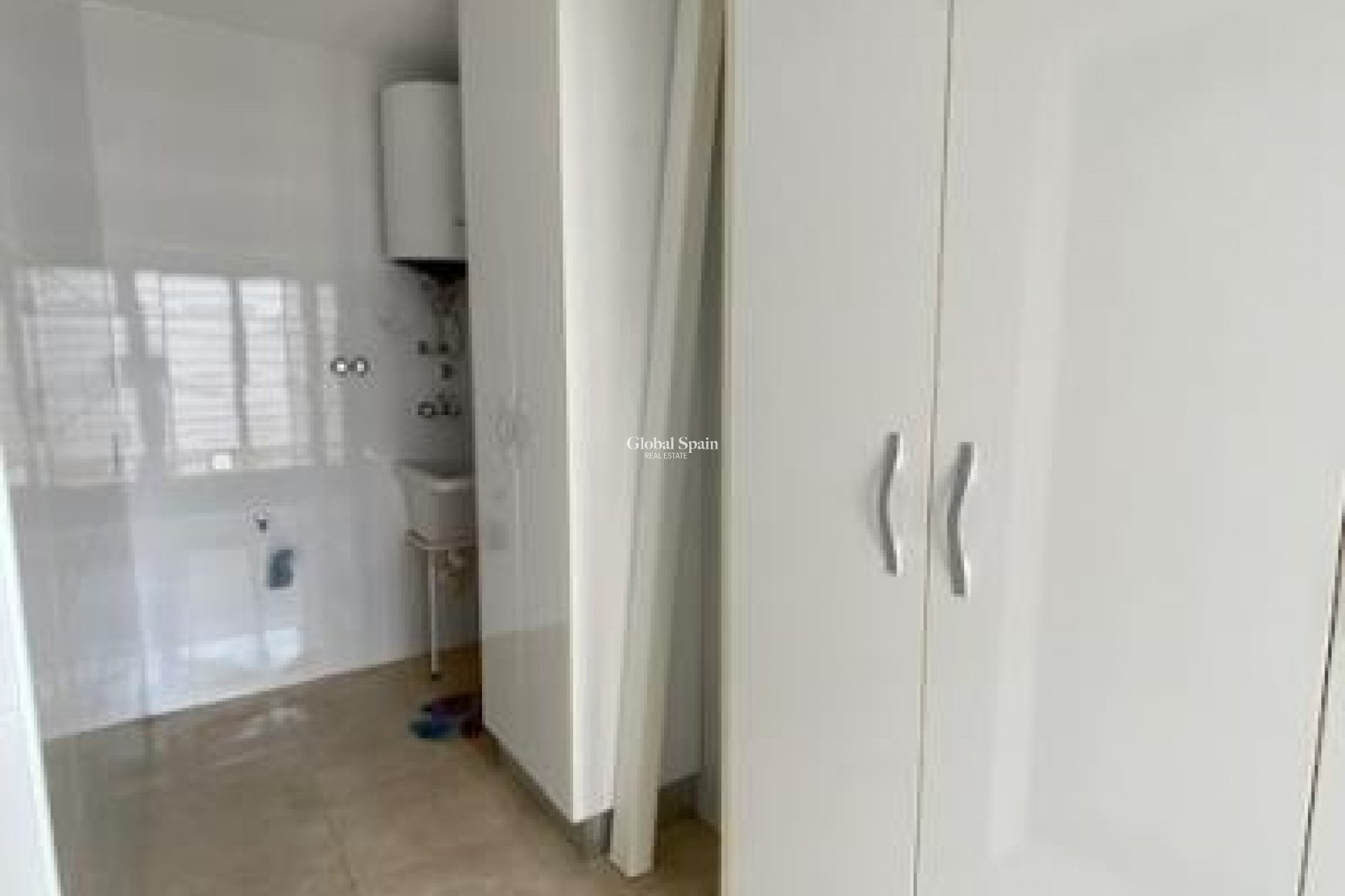 Resale - VILLA -
ROLDÁN - Inland