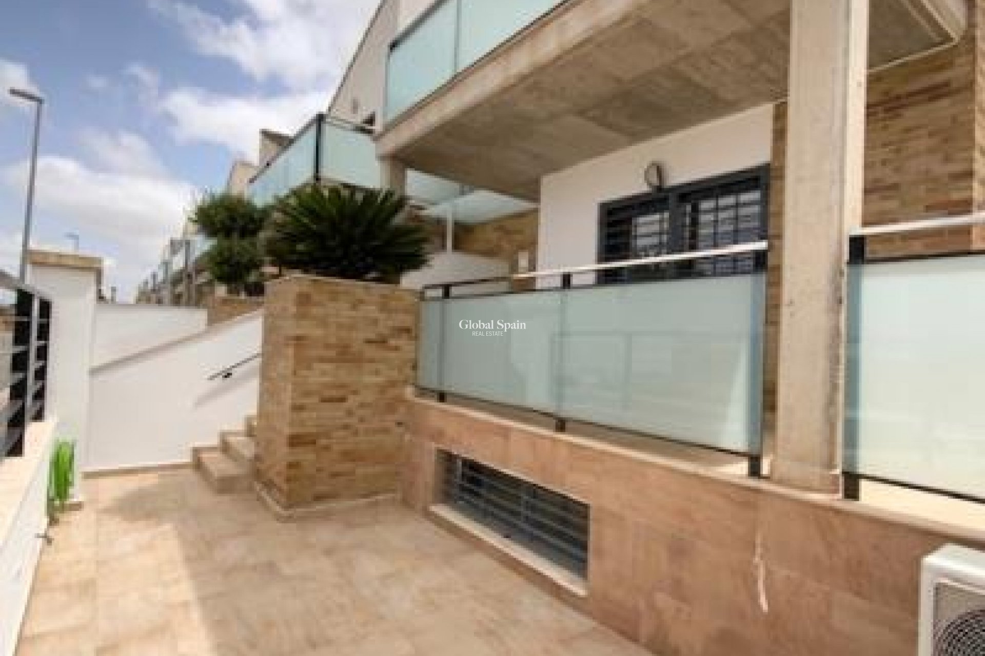Resale - VILLA -
ROLDÁN - Inland