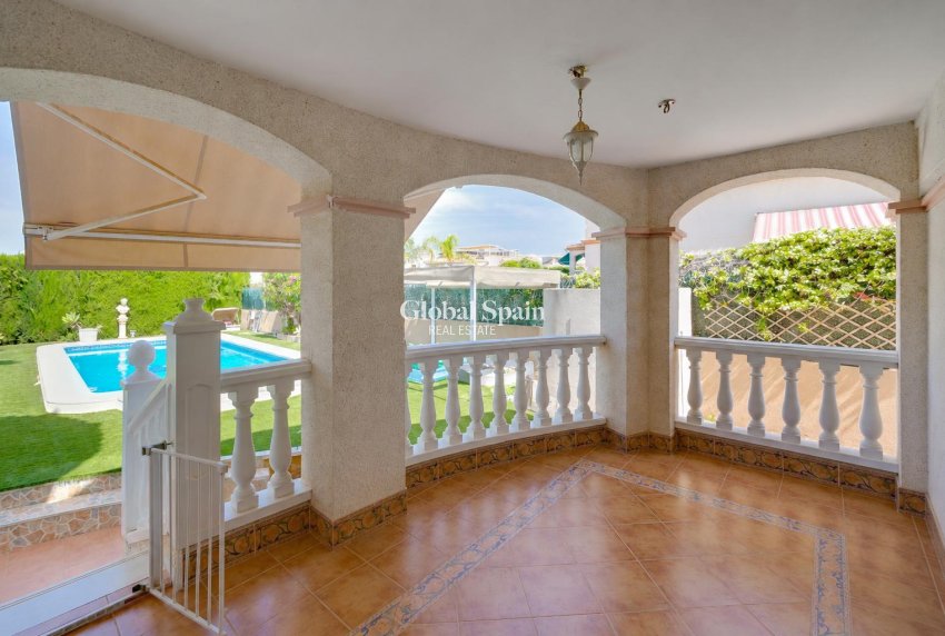 Resale - VILLA -
SAN FULGENCIO - Costa Blanca