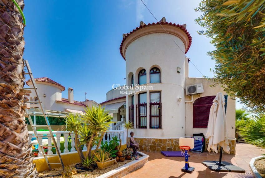 Resale - VILLA -
SAN FULGENCIO - Costa Blanca