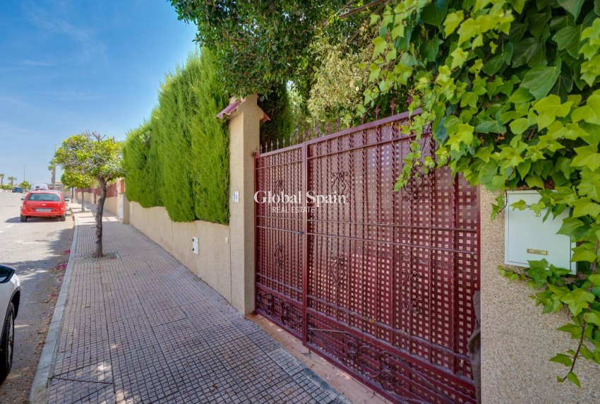Resale - VILLA -
SAN FULGENCIO - Costa Blanca