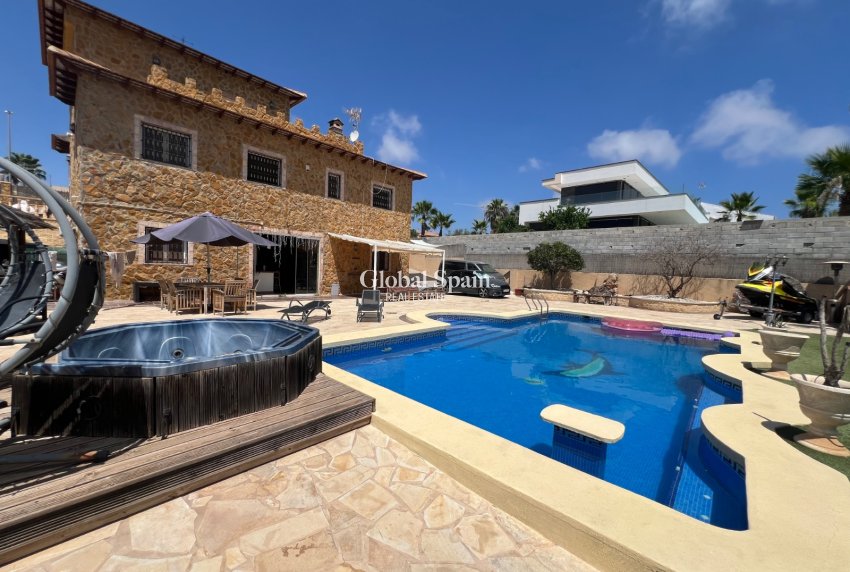 Resale - VILLA -
SAN FULGENCIO - Costa Blanca