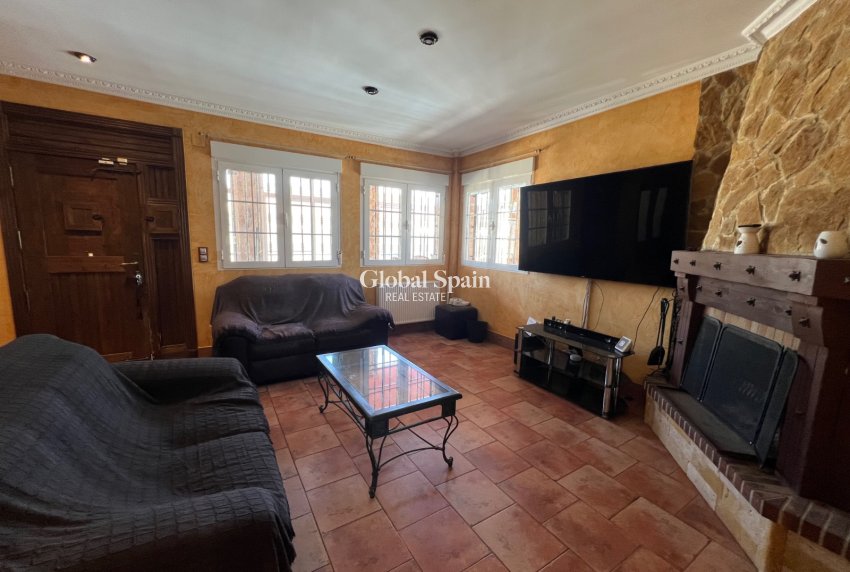 Resale - VILLA -
SAN FULGENCIO - Costa Blanca