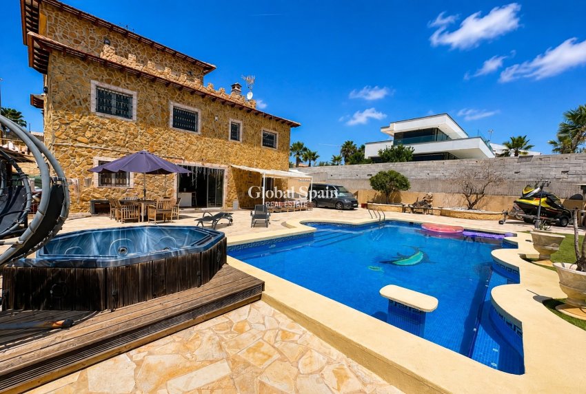 Resale - VILLA -
SAN FULGENCIO - Costa Blanca