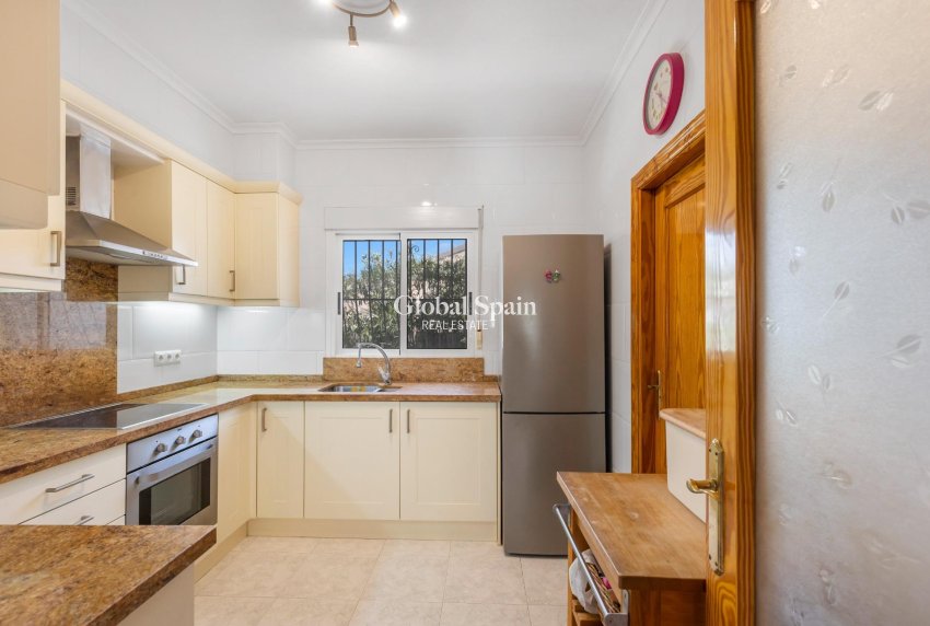 Resale - VILLA -
SAN FULGENCIO - Urb. La Marina