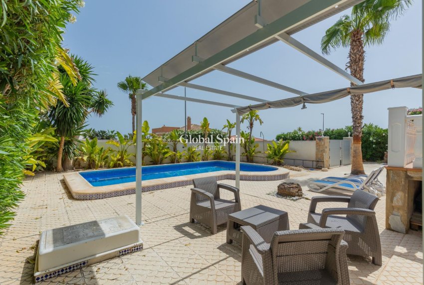 Resale - VILLA -
SAN FULGENCIO - Urb. La Marina