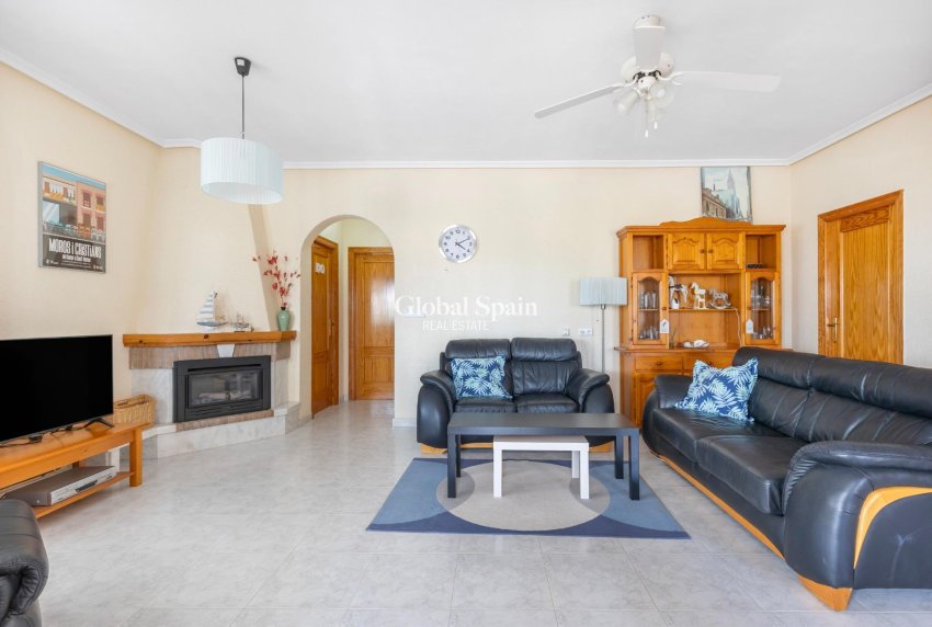 Resale - VILLA -
SAN FULGENCIO - Urb. La Marina