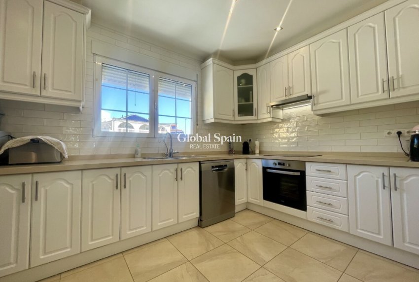 Resale - VILLA -
SAN FULGENCIO - Urbanisation la Marina