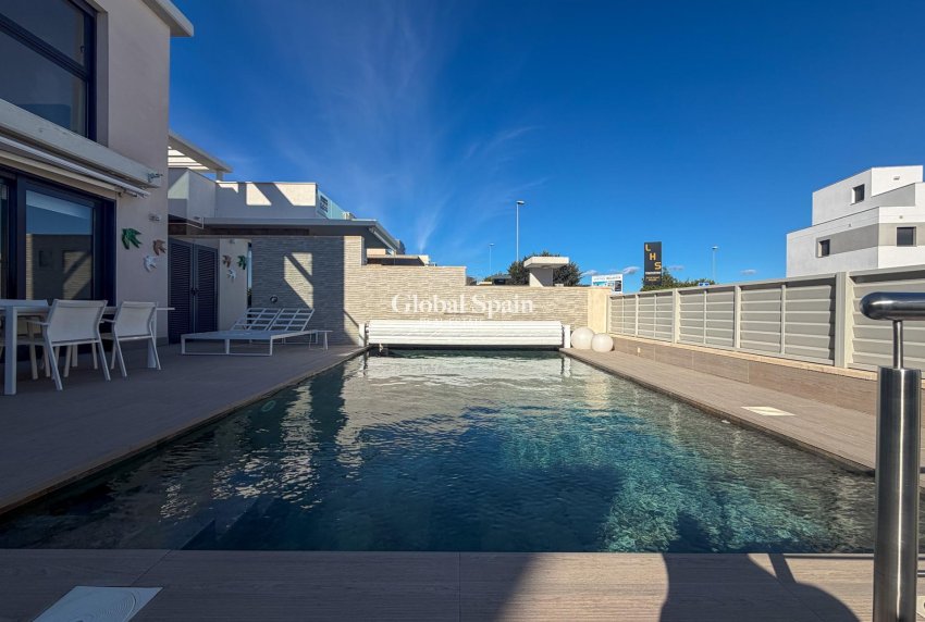 Resale - VILLA -
SAN MIGUEL DE SALINAS - Bellavista