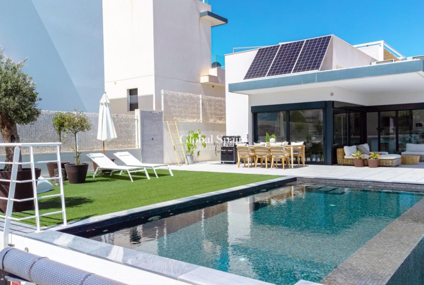 Resale - VILLA -
SAN MIGUEL DE SALINAS - Costa blanca sur