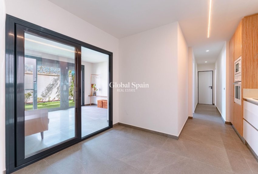 Resale - VILLA -
SAN MIGUEL DE SALINAS - Costa blanca sur