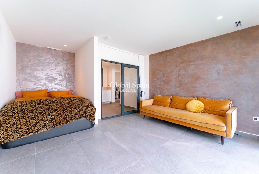 Resale - VILLA -
SAN MIGUEL DE SALINAS - Costa blanca sur