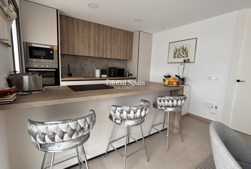 Resale - VILLA -
SAN MIGUEL DE SALINAS - Costa Blanca