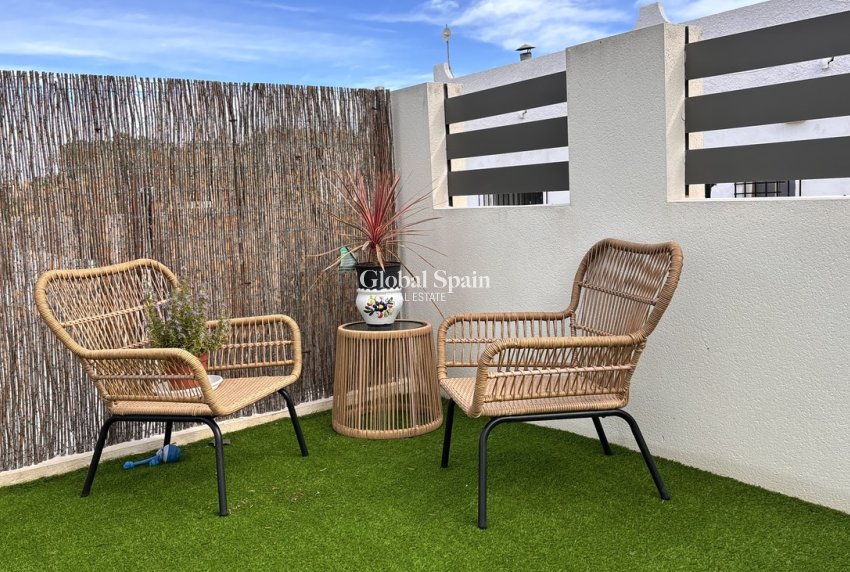 Resale - VILLA -
SAN MIGUEL DE SALINAS - Costa Blanca