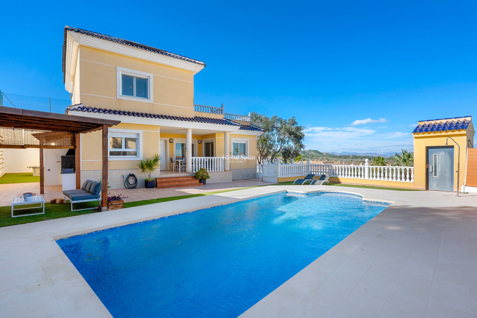 Resale - VILLA -
SAN MIGUEL DE SALINAS - Costa Blanca