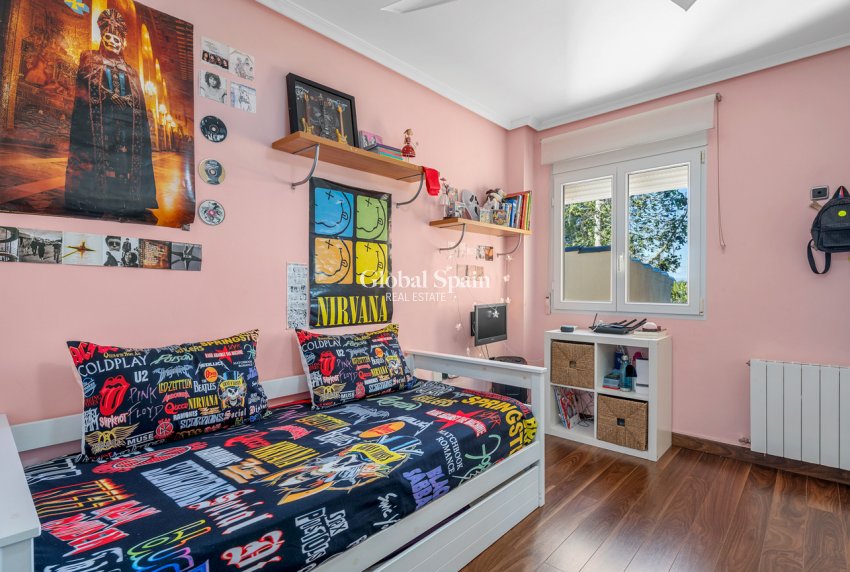 Resale - VILLA -
SAN MIGUEL DE SALINAS - Costa Blanca