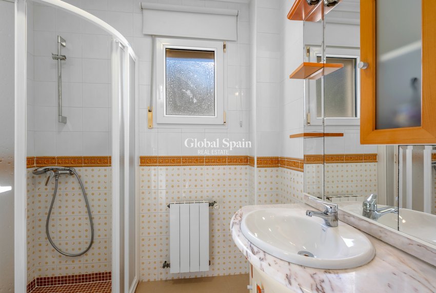 Resale - VILLA -
SAN MIGUEL DE SALINAS - Costa Blanca