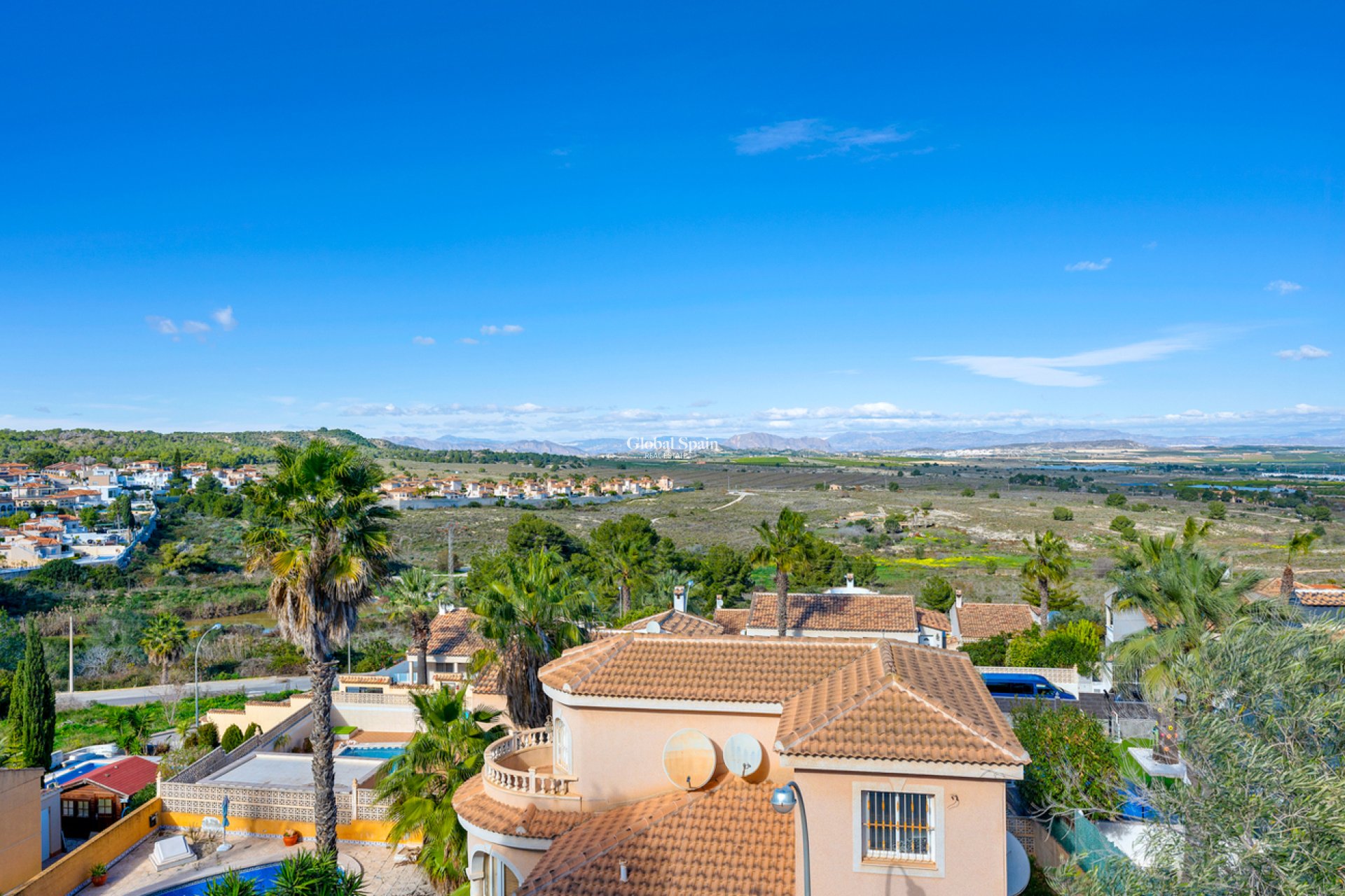 Resale - VILLA -
SAN MIGUEL DE SALINAS - Costa Blanca