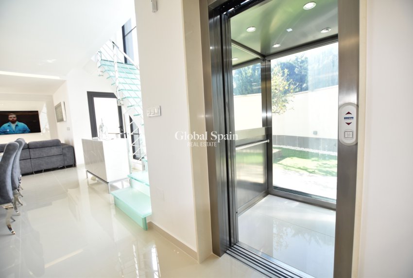 Resale - VILLA -
SAN MIGUEL DE SALINAS - Inland