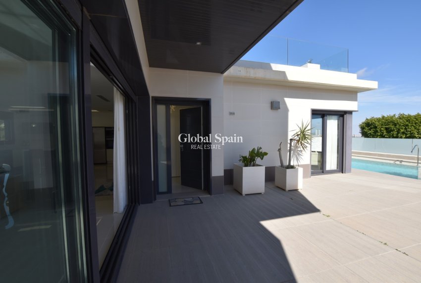 Resale - VILLA -
SAN MIGUEL DE SALINAS - Inland