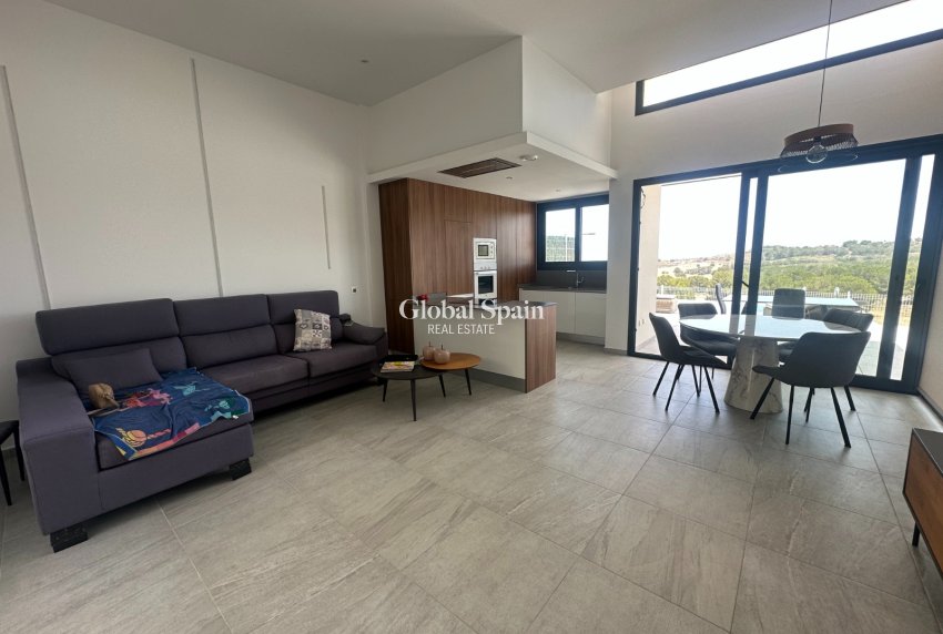 Resale - VILLA -
SAN MIGUEL DE SALINAS - Inland