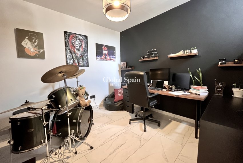 Resale - VILLA -
SAN MIGUEL DE SALINAS - Inland