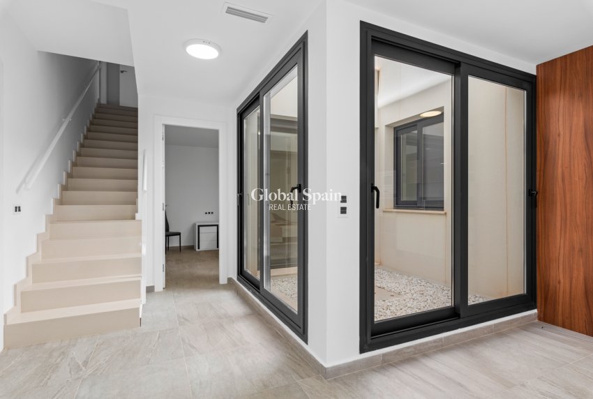 Resale - VILLA -
SAN MIGUEL DE SALINAS - Inland