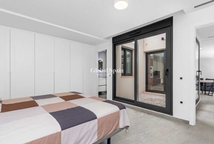 Resale - VILLA -
SAN MIGUEL DE SALINAS - Inland