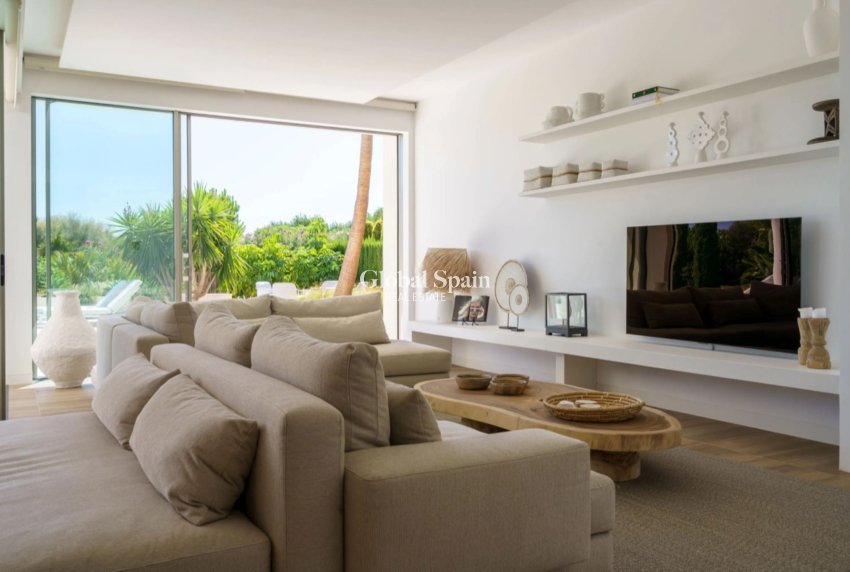 Resale - VILLA -
SAN MIGUEL DE SALINAS - Inland