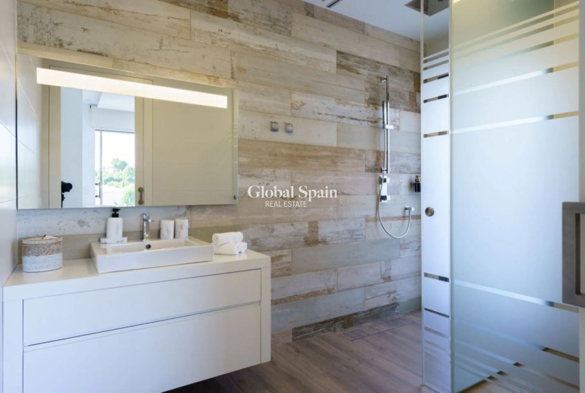 Resale - VILLA -
SAN MIGUEL DE SALINAS - Inland