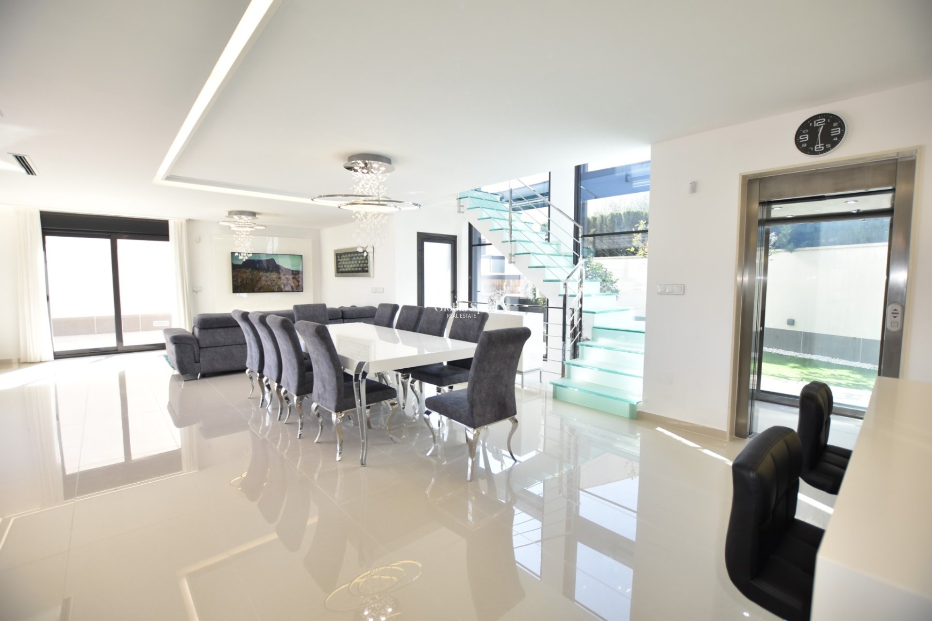 Resale - VILLA -
SAN MIGUEL DE SALINAS - Inland