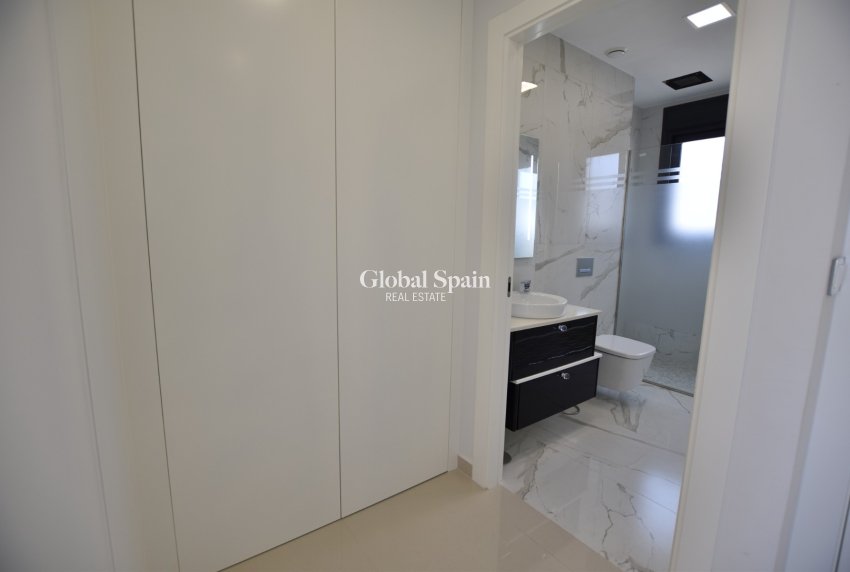 Resale - VILLA -
SAN MIGUEL DE SALINAS - Inland