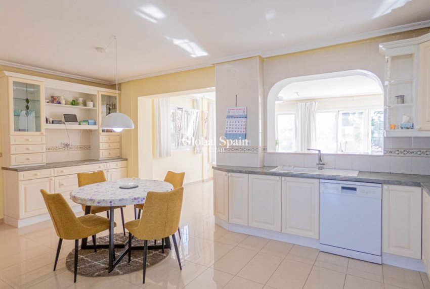 Resale - VILLA -
SAN MIGUEL DE SALINAS - Inland