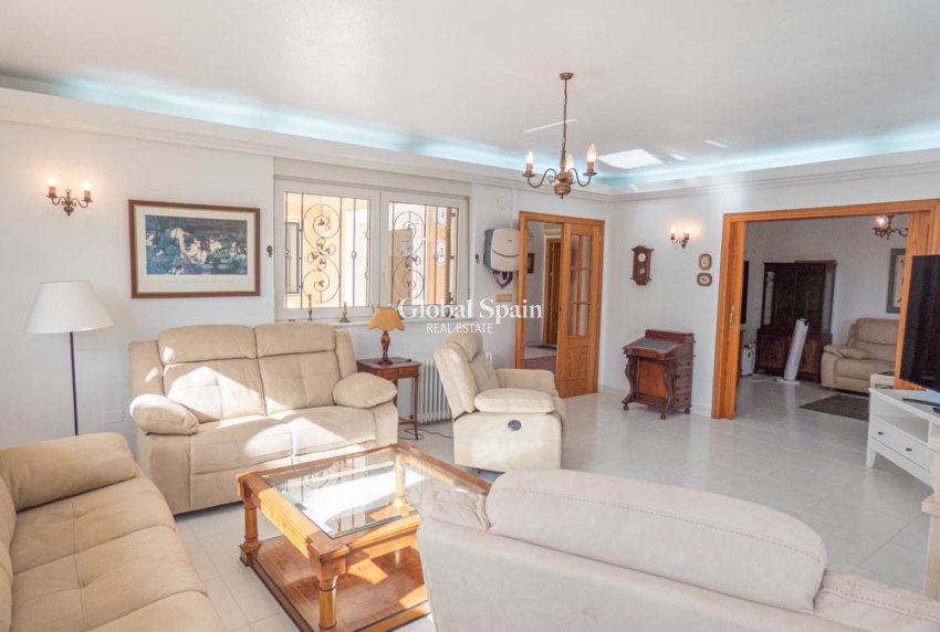 Resale - VILLA -
SAN MIGUEL DE SALINAS - Inland