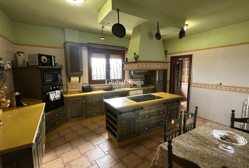 Resale - VILLA -
SAN MIGUEL DE SALINAS - Inland