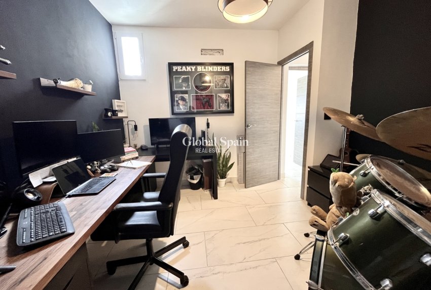 Resale - VILLA -
SAN MIGUEL DE SALINAS - Inland