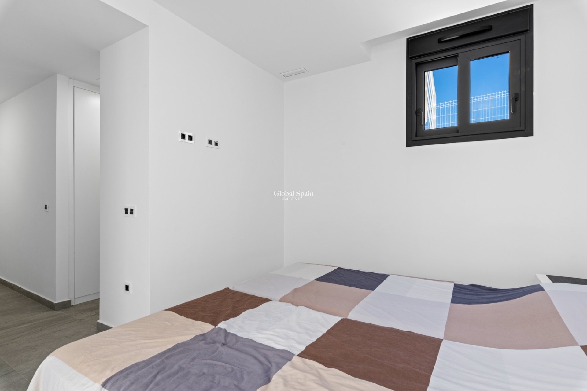 Resale - VILLA -
SAN MIGUEL DE SALINAS - Inland