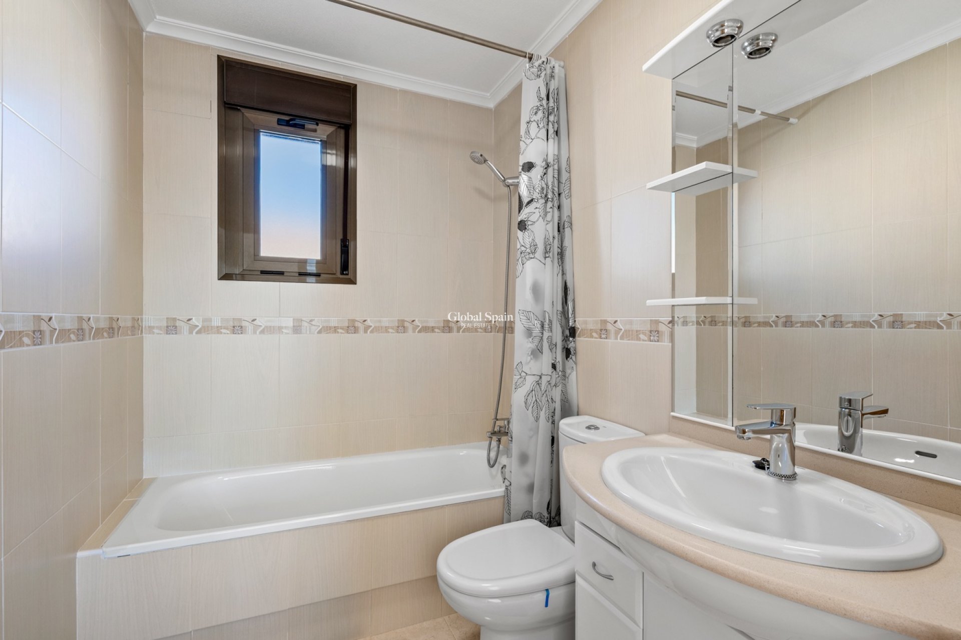 Resale - VILLA -
SAN MIGUEL DE SALINAS - Inland