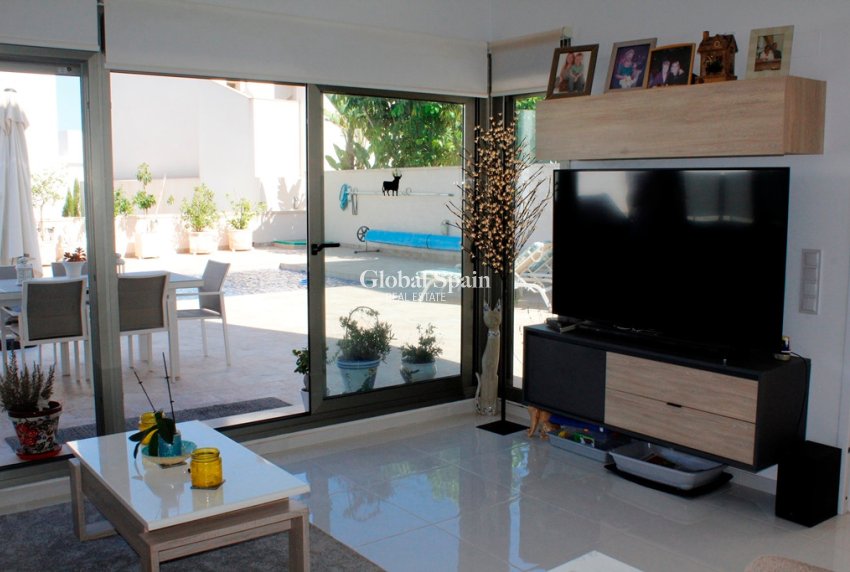 Resale - VILLA -
SAN MIGUEL DE SALINAS - Inland